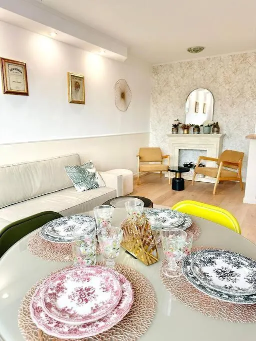 Serendipity I Sala Palatului Bucarest Romania